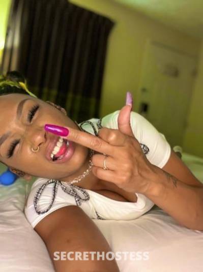 26 year old Escort in Memphis TN fun size barbie ready to play