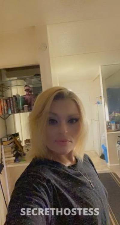 37 year old Escort in Rochester NY Cute Face REAL THROAT GOAT XXX