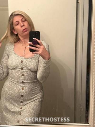 45 year old Escort in Lowell MA I M SWEET SEXY WOMEN Fuck me Tight Ass And Clean Pussy LOW 