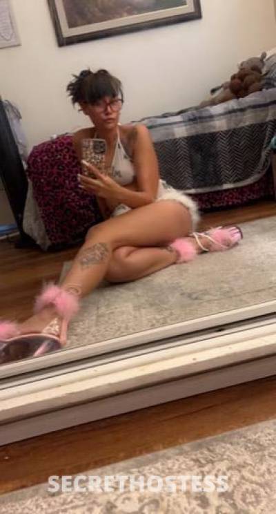 24 year old Escort in San Fernando Valley CA cum deep your hands in my honey jar