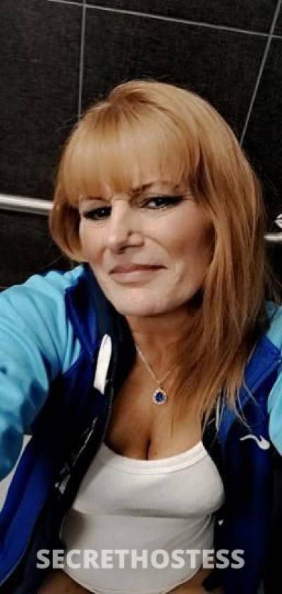53 year old Escort in Wichita KS lets have a playdate its cold outside but its warm in bed
