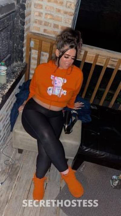 21 year old Escort in Chicago IL sexy thick bunny come in let me make your toes curl