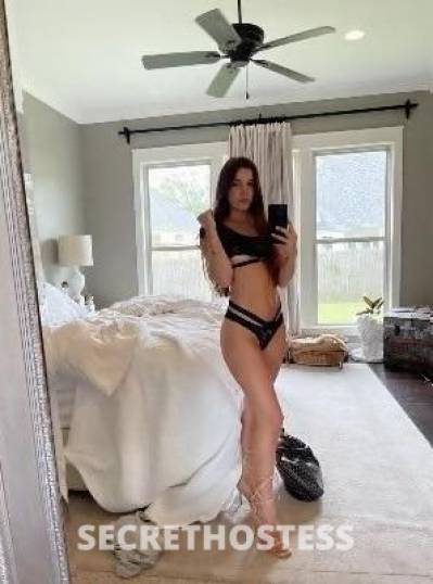 28 year old Latino Escort in West Palm Beach FL AVAILABLE ONLY INCALL latina girl fun flirty sweet clean 