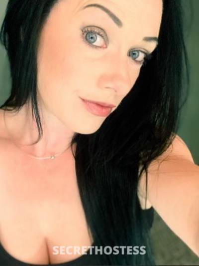 30 Year Old Escort Phoenix AZ Brunette Blue eyes - Image 4