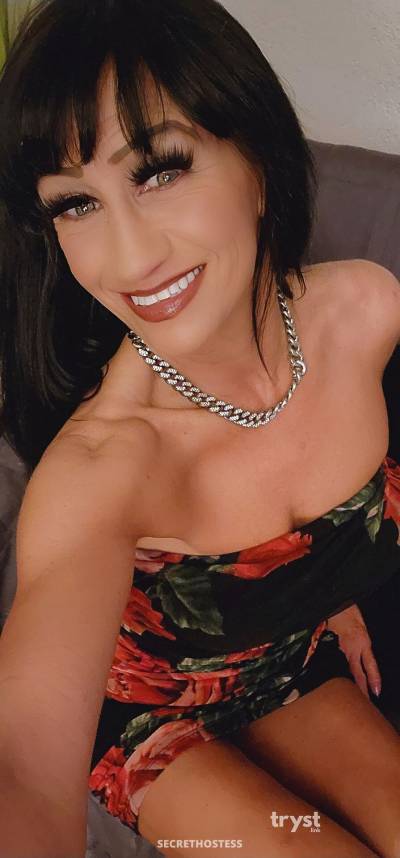 40 Year Old Caucasian Escort Phoenix AZ Brunette Green eyes - Image 4