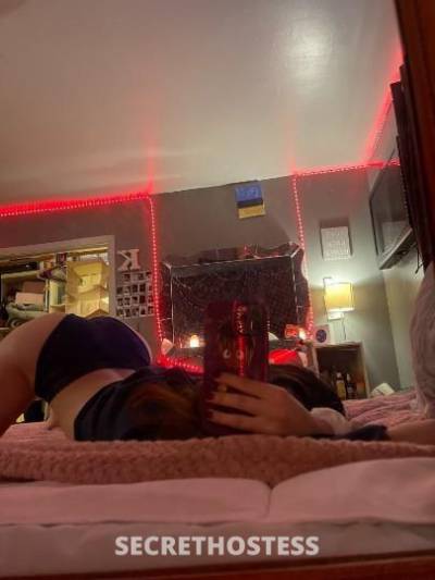 26 year old Escort in Louisville KY 420 Friendly Available 24 7 incall and outcall service car 