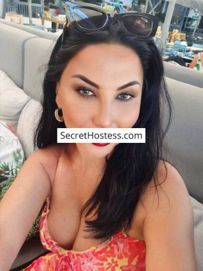 25 Year Old Caucasian Escort Cairo Black Hair Green eyes - Image 4