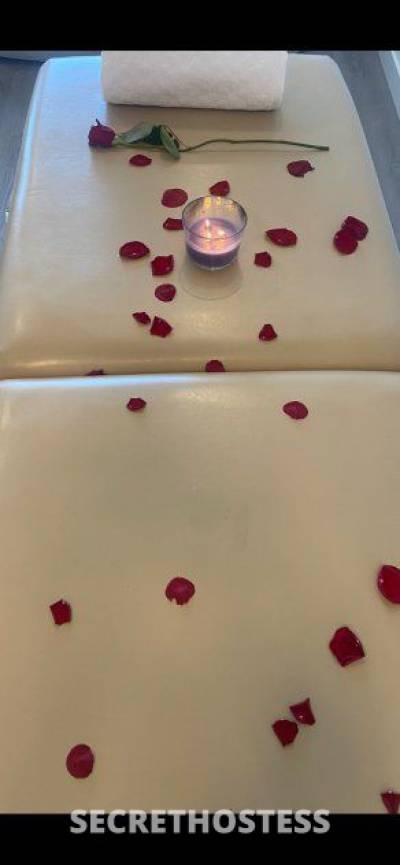 38 year old Escort in Oakland / East Bay CA Sexy*Curvy*Petite*FRESHLY Waxed*Well Reviewed