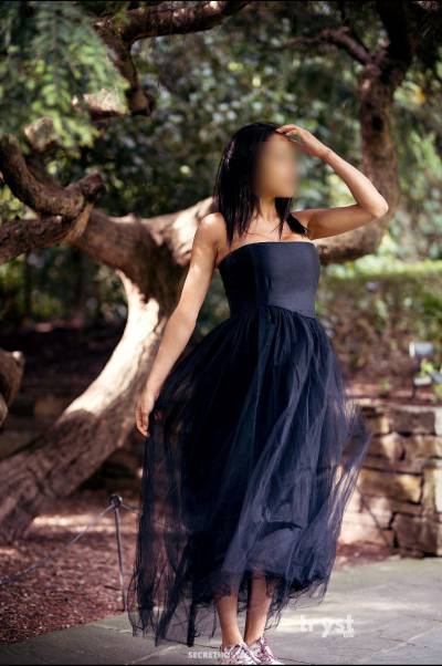 29 Year Old Mixed Escort New York City NY Brunette - Image 8