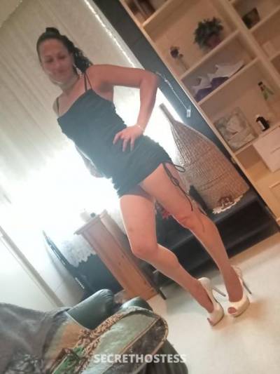 38 year old Escort in Dulwich Adelaide Boys it's time to party hard, let's dress up