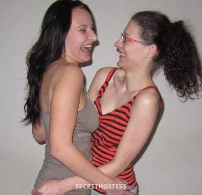 Two Bisexual babes here for Your Pleasure.Genuine 3SOMES. in Mildura