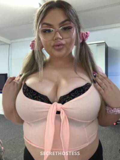 Busty blonde bimbo looking for you in Geelong
