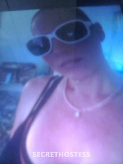 in Clearwater Michelle 46 looking for an older gentleman in Tampa FL