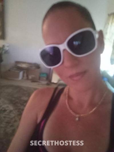 Michelle in Clearwater looking for mature gentleman in Tampa FL