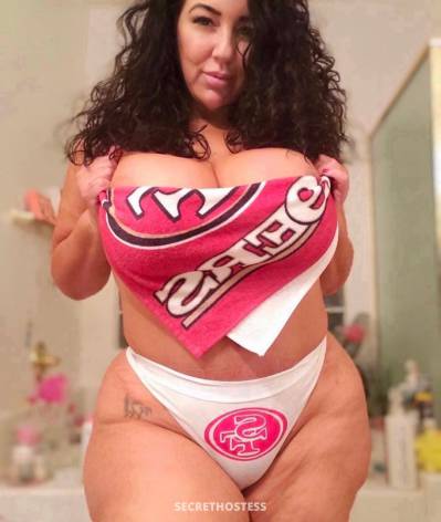 35 year old Asian Escort in Topeka KS Available for incall or outcall ?Beautiful Mature Thick 