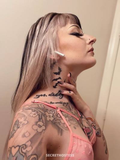 25 year old Asian Escort in Iowa City IA IM AVAILABLE FOR DISCREET ESCORT Service, MASSAGE ND GF Ex