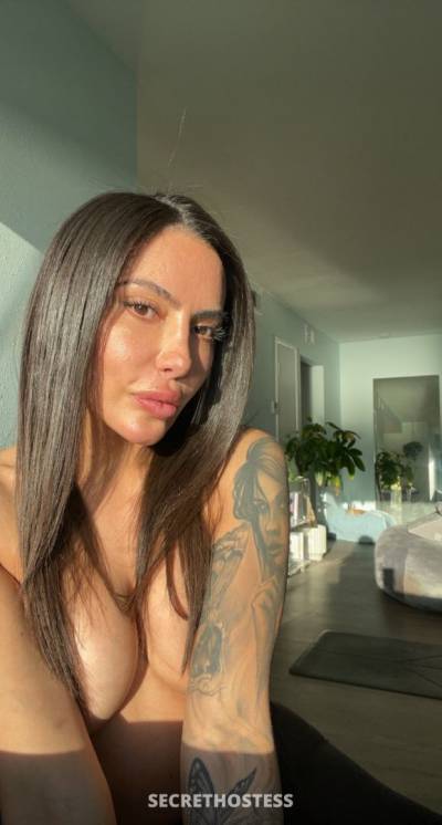 28 year old Escort in South Bend IN Escort service I’m available