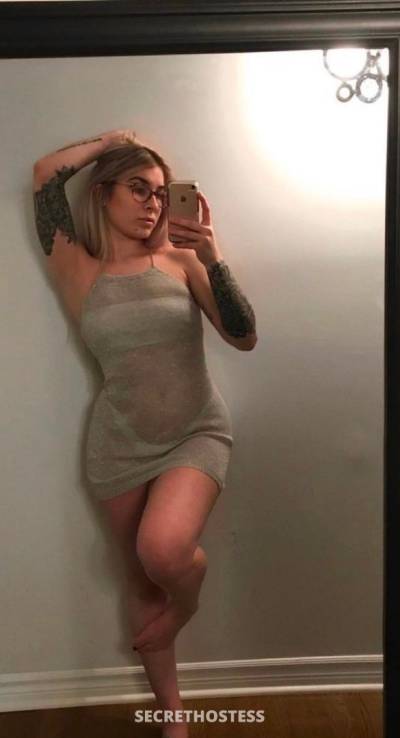 26 year old Asian Escort in Sioux City IA I am Jenny ,really sweet and polite @ &amp; HMU on 