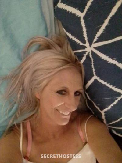 Horny hot cougar 54 is horny for you in Gold Coast