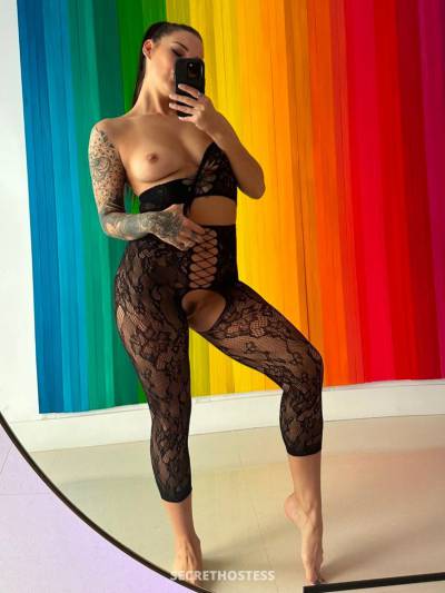 25 year old Escort in West Palm Beach FL Hook up sex and sells drugs