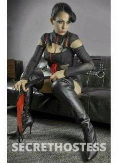 Mistress Vivian – New Zealander dominatrix in Auckland in Auckland