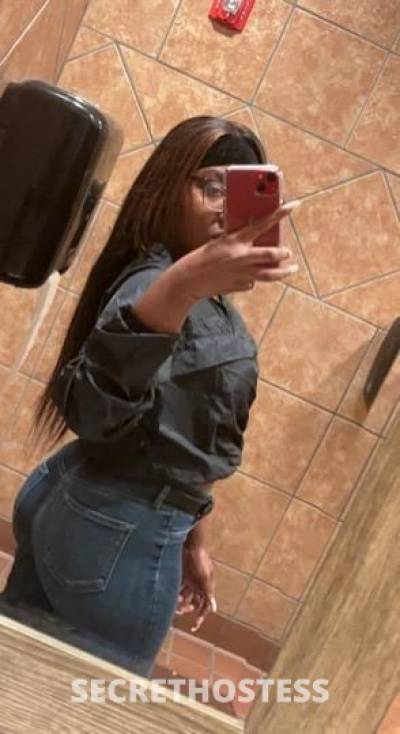 28 year old Escort in Fargo ND Petite and Sweet Bodacious Becki