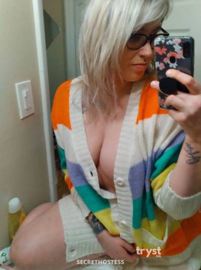 30 Year Old White Escort Detroit MI Brunette - Image 2