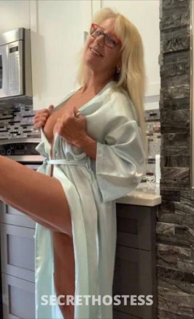 45 year old Escort in Madison WI Hi I m available Incall and Outcall and Car date