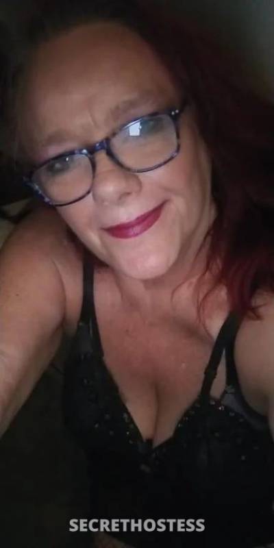 Curvaceous mature lady for your pleasure in Cairns