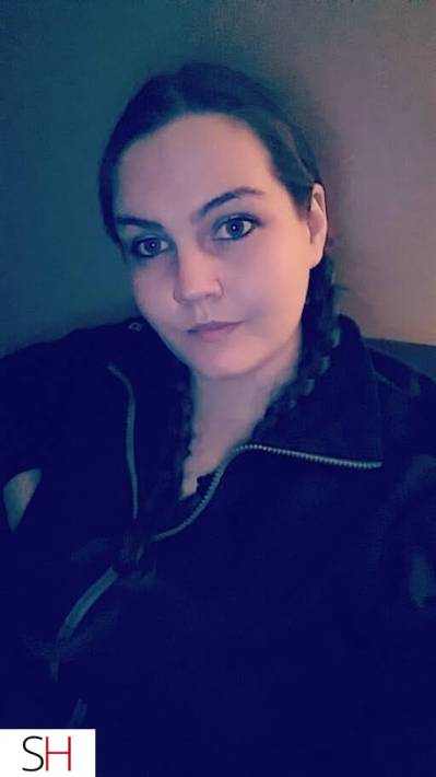 26 year old Asian Escort in Winnipeg Kiwi sweet that's a treat