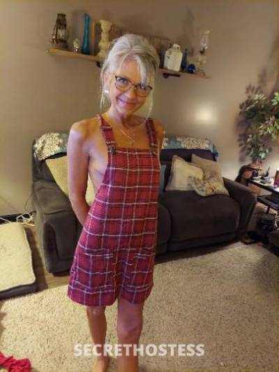 52 Year Old Escort Chicago IL - Image 3