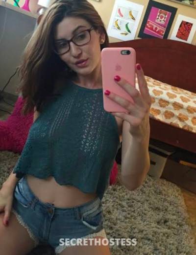 28 year old Asian Escort in Clarksville TN I'm available 24/7 incall/outcall and car sex