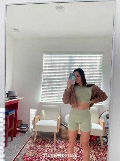 22 year old Asian Escort in Sioux Falls SD Hookups
