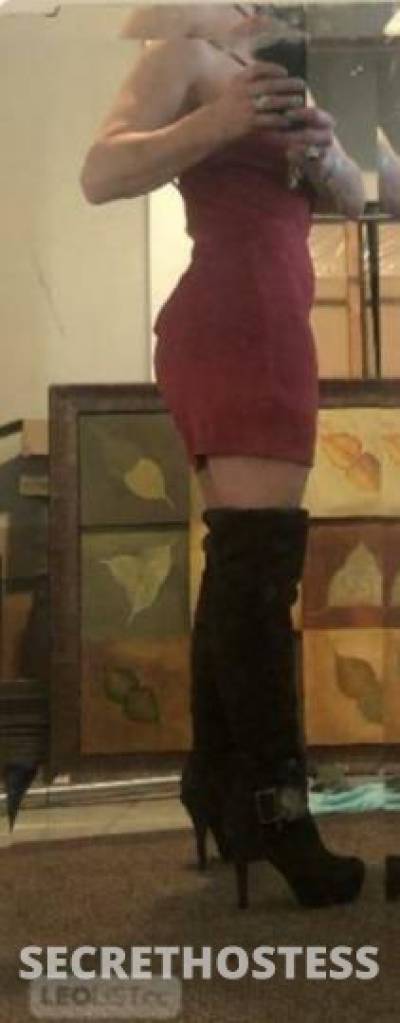29 year old Escort in Mobile AL Tell me what your pleasure is and I ll tell you if I can 