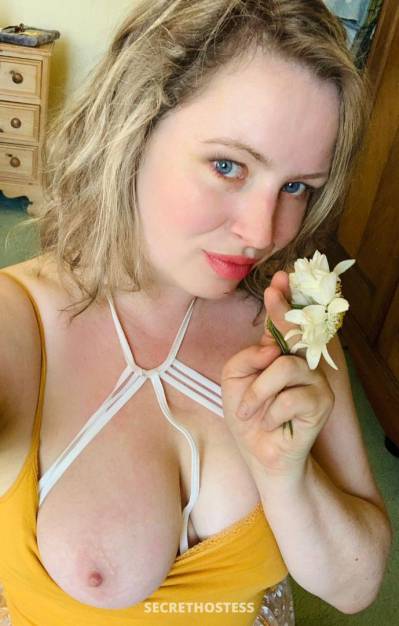 28 year old Asian Escort in Albany NY Freaky Mia