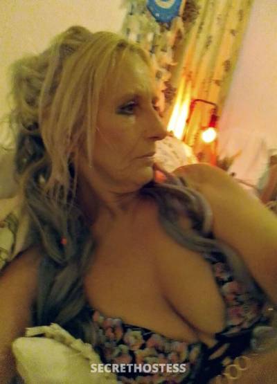 Hot horny 55 year old cougar wants your body to wreck in Gold Coast