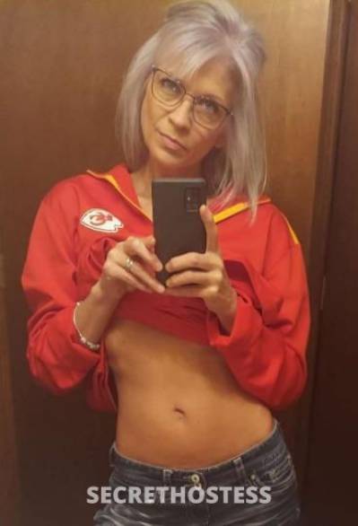 52 Year Old Escort Chicago IL - Image 2