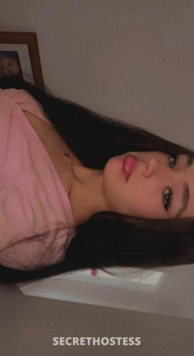 18 year old Escort in Eight Mile Plains Brisbane Young petite 18 year old