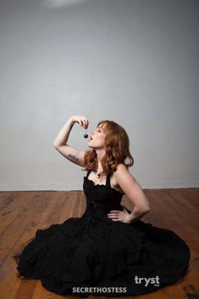 30 year old Caucasian Escort in Edmonton Mona Thompson - VISITING LETHBRIDGE
