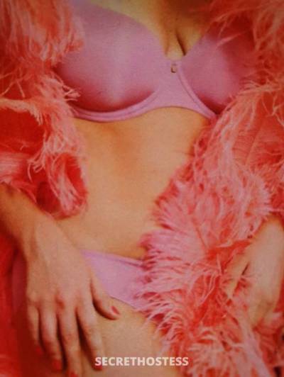 35 year old Asian Escort in Loganlea Brisbane Quickee Queen Discreet Dame Erotic Massage in Meadowbrook&