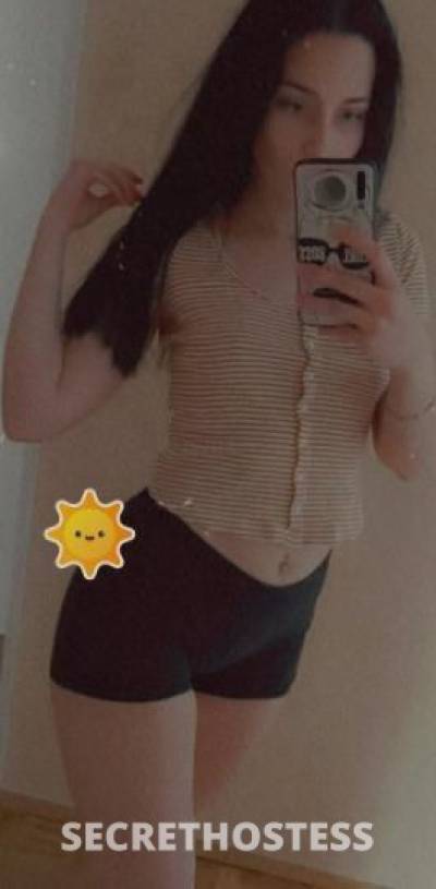 23 year old Escort in Iowa City IA Size doesn't matter