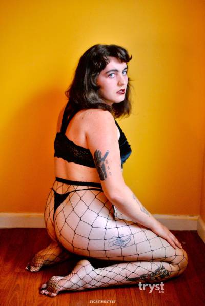 25 Year Old American Escort Philadelphia PA Brunette Blue eyes - Image 8