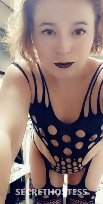 25 year old Escort in Knoxville TN come get this lil phat jucie tight pussy daddy u know u want