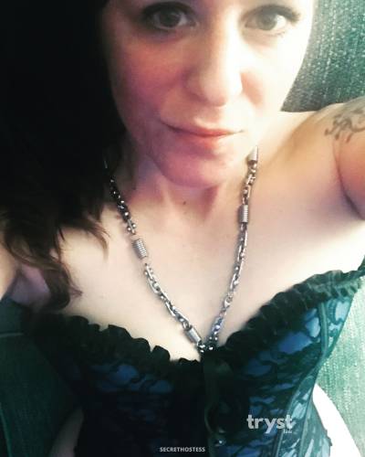 30 Year Old White Escort Philadelphia PA Brunette Hazel eyes - Image 4