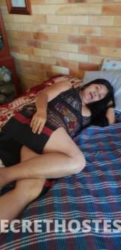 Mature Thai lady wants to pleasure your needs one night only in Gladstone