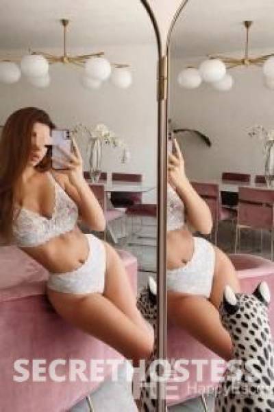 27 Year Old Chinese Escort Frankfurt Brown Hair Brown eyes - Image 3