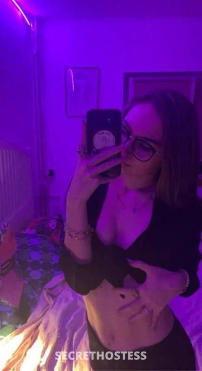 24 year old Escort in Perth Divorced Housewife &amp; lonely sexy Daughter