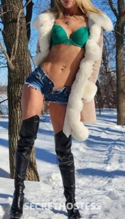 43 year old Escort in Winnipeg ?Luscious Megalips
