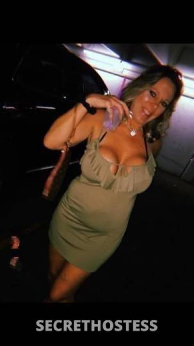 51 year old Escort in Knoxville TN 100 real 36DDD SOCCER MOM MILF Blonde Mature DOWN To Earth 