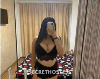 26 year old Escort in East Midlands Hi im iris new en town